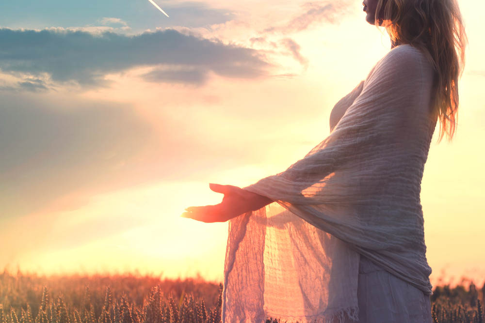 Dreamy,Woman,Holding,The,Sun,In,Her,Hands