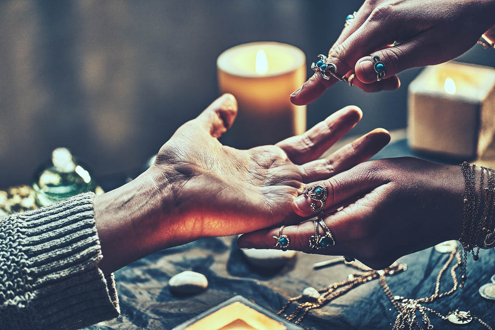 Fortune,Teller,Woman,Wearing,Silver,Rings,With,Turquoise,Stone,And